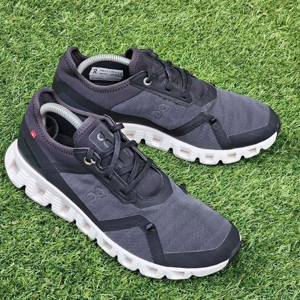 ON CLOUD X - Womens Athletic Shoes - SIZE 8.5 ** Read Description **